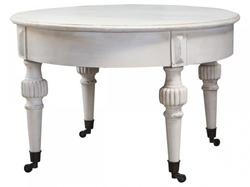 PROWANSALSKI STOLIK KAWOWY NA FORTEPIANOWYCH NÓŻKACH CHIC ANTIQUE - NA KÓŁKACH, ANTYCZNY  KREMOWY