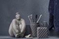 FIGURKA_GRUBA_KOBIETA_CERAMICZNY_DOZOWNIK_BUTELKA_NA_MYDLO_SZARE_AKCESORIA_LAZIENKOWE_LENE_BJERRE_POLSKA_SKLEP_DESIGNBYWOMEN.jpg