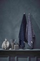 FIGURKA_GRUBA_KOBIETA_CERAMICZNY_DOZOWNIK_BUTELKA_NA_MYDLO_RECZNIKI_SZARE_AKCESORIA_LAZIENKOWE_LENE_BJERRE_POLSKA_SKLEP_DESIGNBYWOMEN.jpg