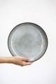 SZARY_CERAMICZNY_TALERZ_OBIADOWY_AMERA_NACZYNIA_W_SKANDYNASKIM_STYLU_KUCHNIA_LENE_BJERRE_POLSKA_SKLEP_DESIGNBYWOMEN.jpg
