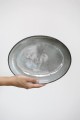 SZARY_CERAMICZNY_TALERZ_OBIADOWY_OWALNY_AMERA_NACZYNIA_W_SKANDYNASKIM_STYLU_KUCHNIA_LENE_BJERRE_POLSKA_SKLEP_DESIGNBYWOMEN.jpg