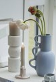 BIALY_MARMUROWY_SWIECZNIK_DO_SWIEC_WALCOWYCH_NIEBIESKI_WAZON_LENE_BJERRE_POLSKA_SKLEP_INTERNETOWY_DESIGNBYWOMEN.jpg