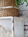 szklana-szafka-kuchenna-ścienna-gablotka-półka-wisząca-do-kuchni-biała-chic-antique-polska-sklep-designbywomen.jpg