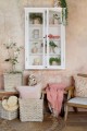 witryna-ścienna-przeszklona-biała-szafka-do-salonu-chic-antique-polska-sklep-designbywomen.jpg