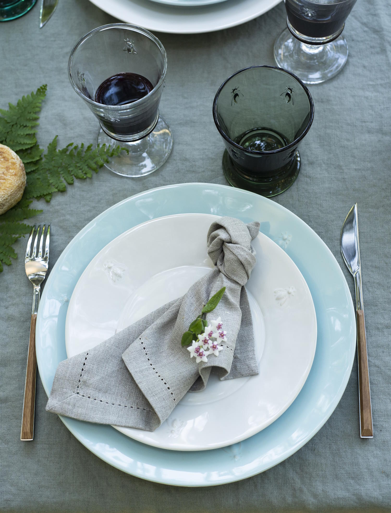 pszczoła-talerze-obiadowe-talerzyki-misy-do-salat-francuskie-szkło-la-rochere-sklep-designbywomen
